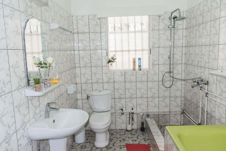 Maison Blanche - Douala, Bonapriso  13