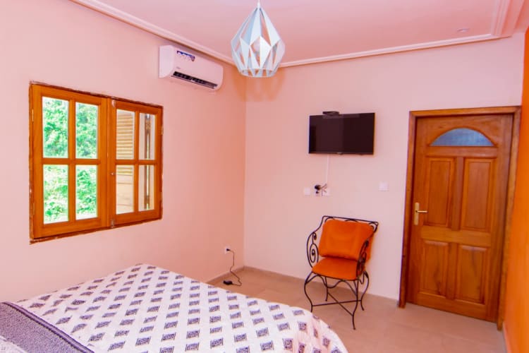 4 rooms Bungalow (King Size Beds)- Kribi, Cameroon 35