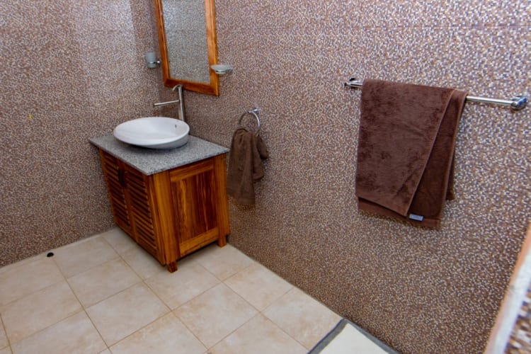4 rooms Bungalow (King Size Beds)- Kribi, Cameroon 23