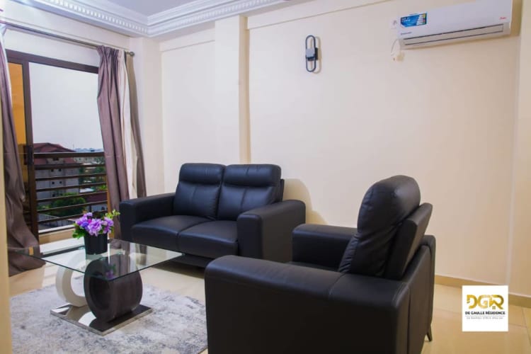 Studio RG - Douala, Logpom 9