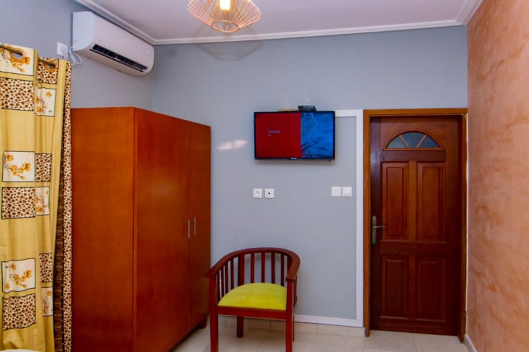 4 rooms Bungalow (King Size Beds)- Kribi, Cameroon 17