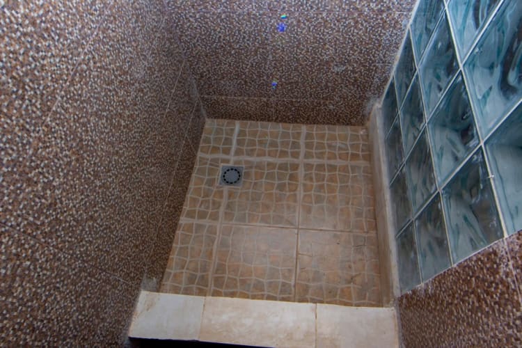 4 rooms Bungalow (King Size Beds)- Kribi, Cameroon 20