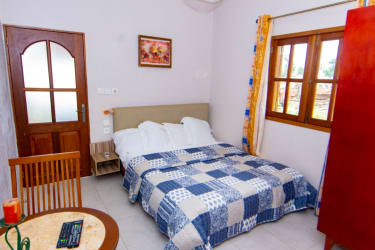 4 rooms Bungalow (King Size Beds)- Kribi, Cameroon 2