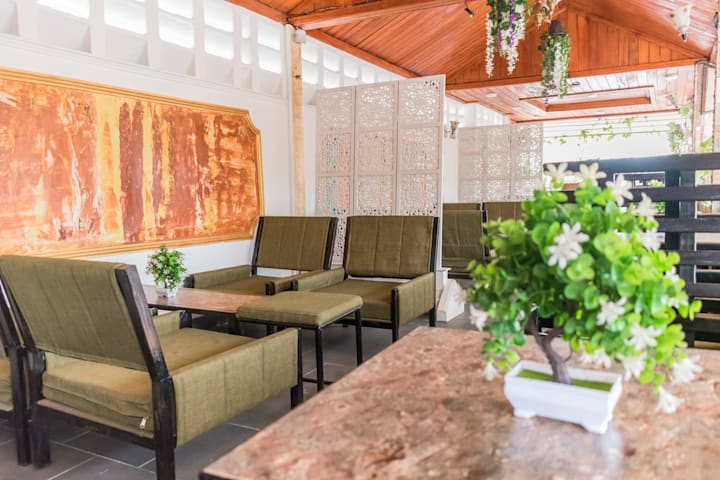 Airline Palace 6