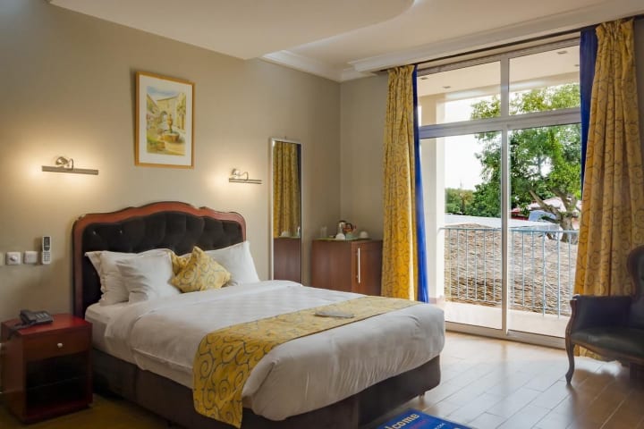 Hotel La Falaise Bonanjo 1