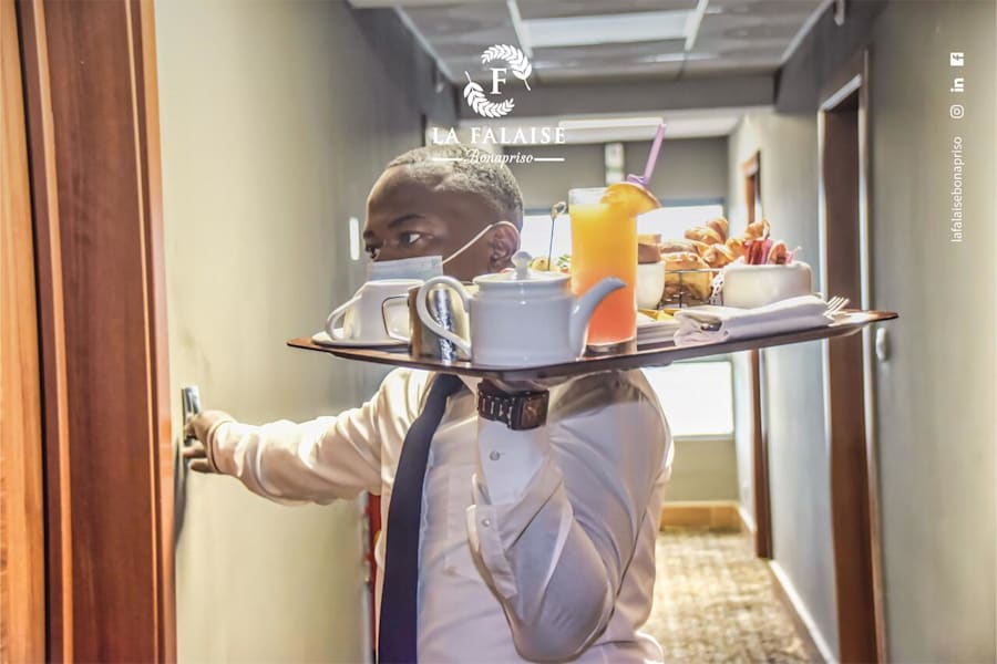 Hotel La Falaise Bonapriso 11