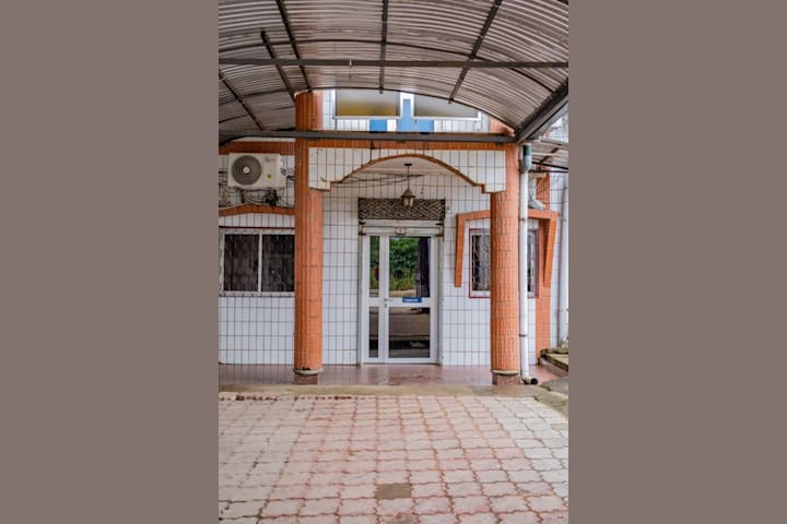 GROUPE HOTEL LA SARDOINE Douala 7