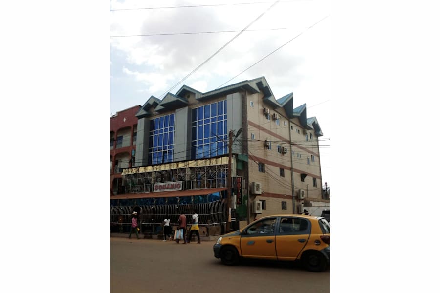 Bonanjo Lux Hotel 1