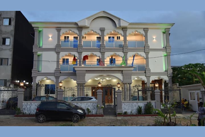 The Dreams Hotel 4