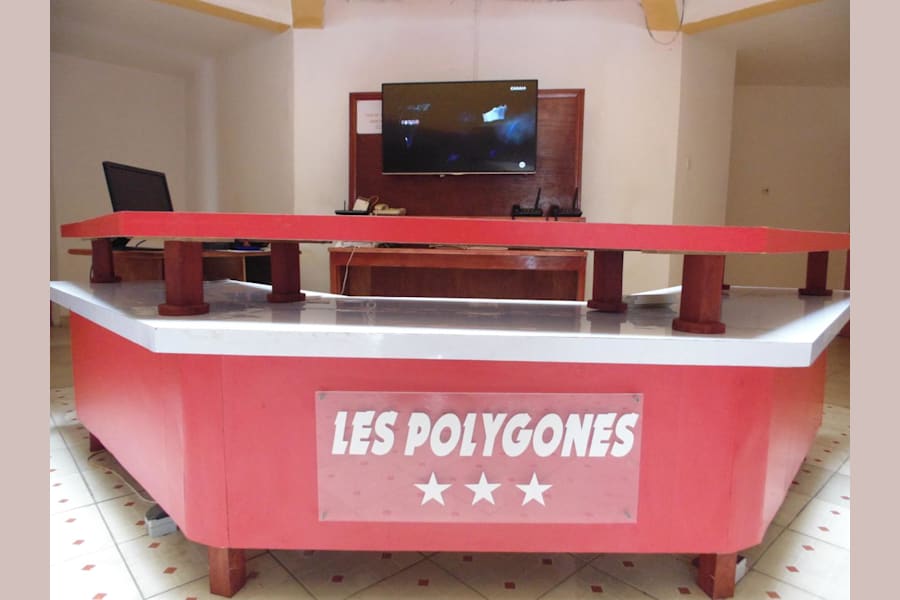 Hotel Restaurant Les POLYGONES 11