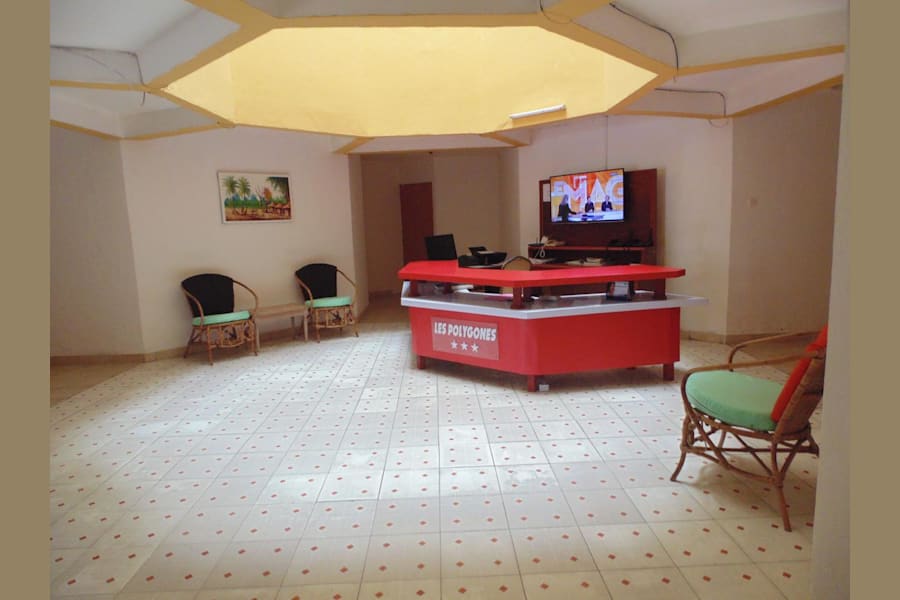Hotel Restaurant Les POLYGONES 12
