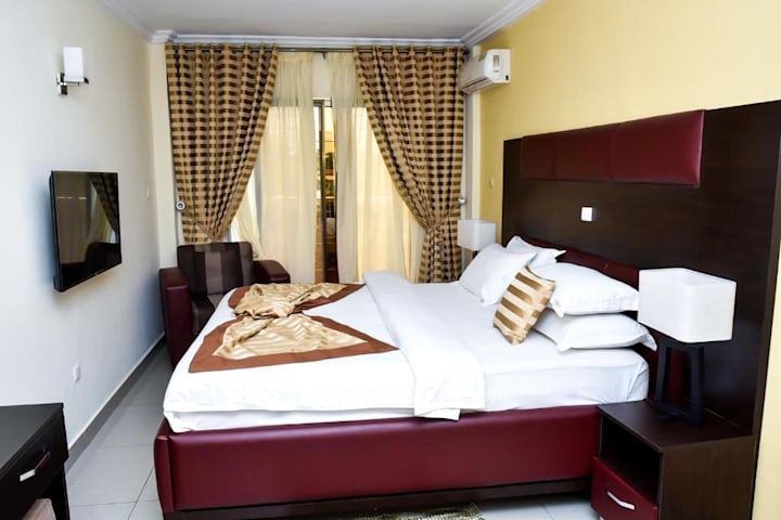 Loumia Residency 8