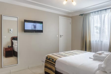 Hotel La Falaise Bonanjo 2