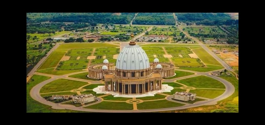 Visite de la Basilique Notre Dame de la Paix Yamoussoukro 1
