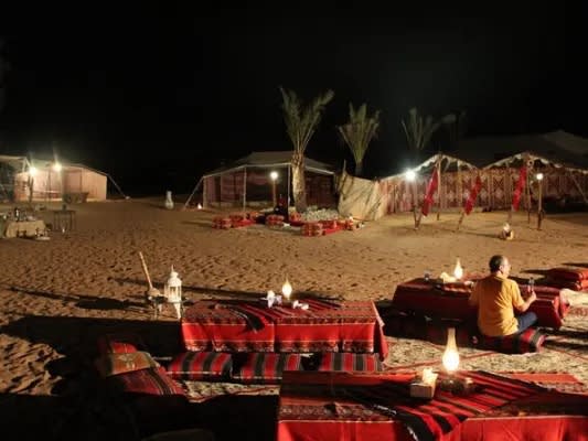 Journée Safari, visite du village Bedouin,Quad, mini balade en chameau, Dîner et spectacle de danse
