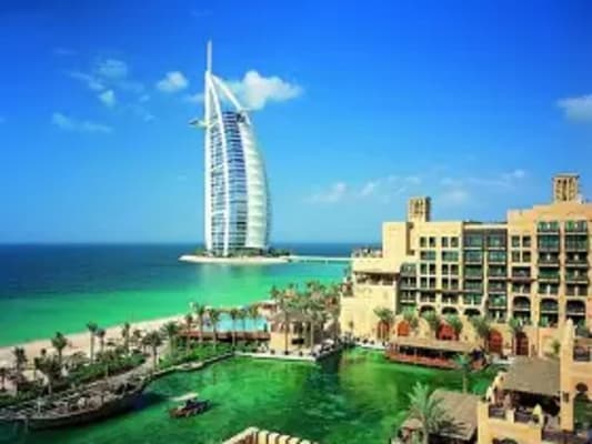 🌴 JOUR 2 – ARRIVÉE À DUBAI & DECOUVERTE