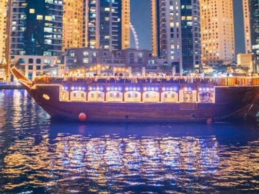 Dîner de croisière à la marina avec spectacle de danse. 4