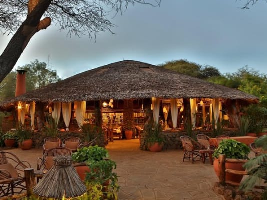 Jour 2, 3, 4, et 5 : Activité 1 Safari au Park national Amboseli, Tsavo Ouest et Est 