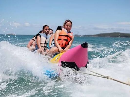 Jour 4: ACTIVITÉS NAUTIQUES À LA PLAGE DE TANJUNG BENOA