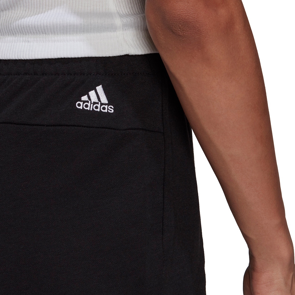 Shorts adidas Essentials Slim Logo - Feminino - Fátima Esportes