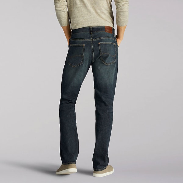 Men's Extreme Motion Straight Fit Tapered Leg Jean in Scott