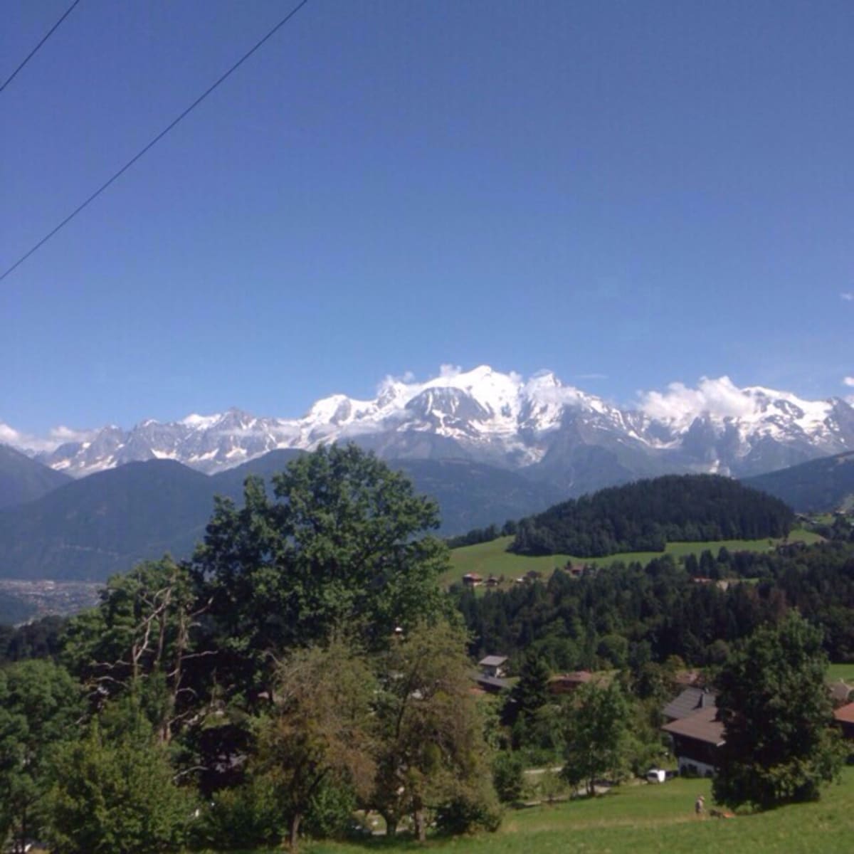 Balcon sur le Mont Blanc depuis Cordon et village alpin - Cordon