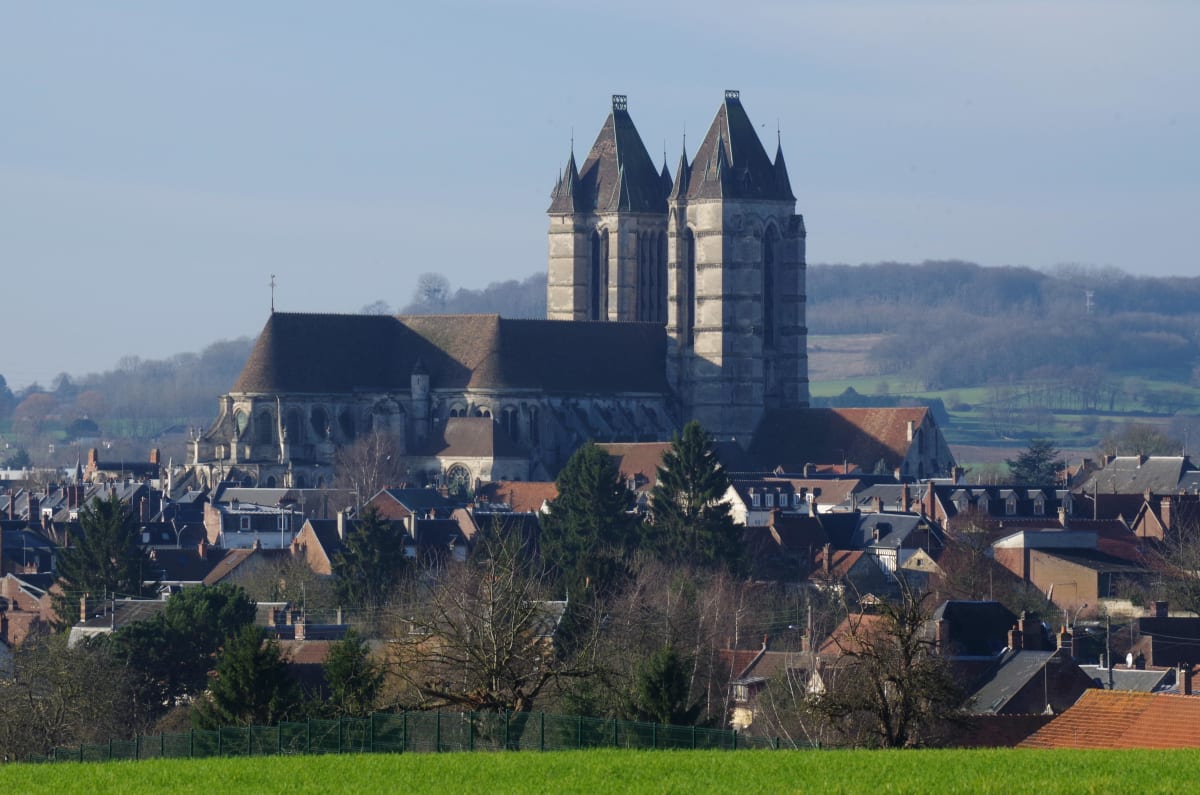 Vue du mont Saint-Siméon et histoire de têtes couronnées - Noyon