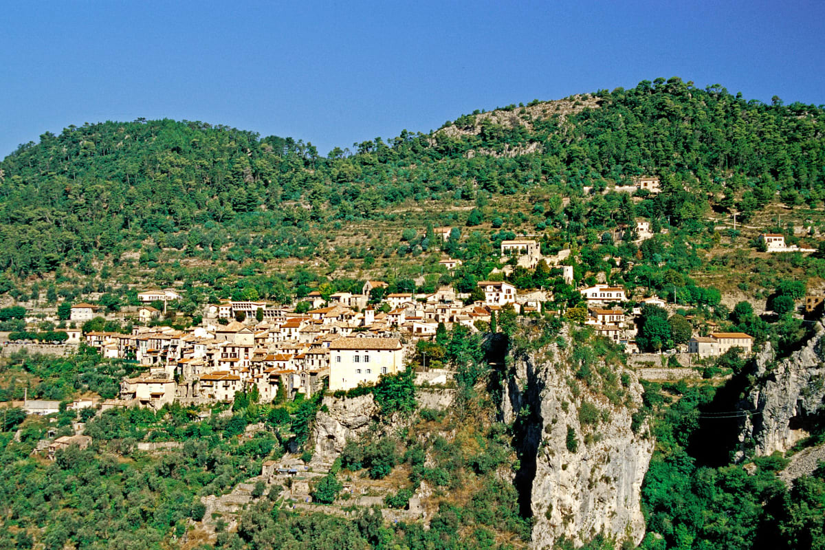 Petit col à vélo et joli panorama en récompense - Peille