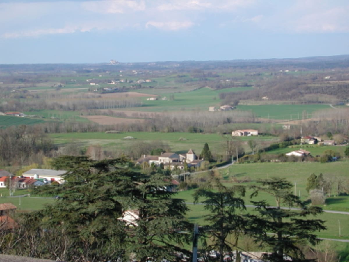 Monflanquin, la bastide vue du nord - Monflanquin