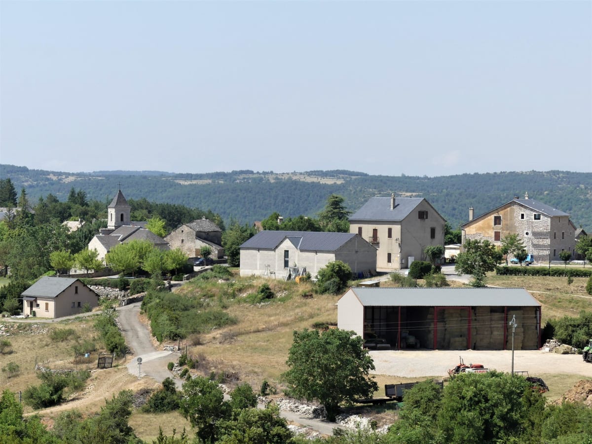 Revens et virée dans un paysage typique des Grands Causses - Revens
