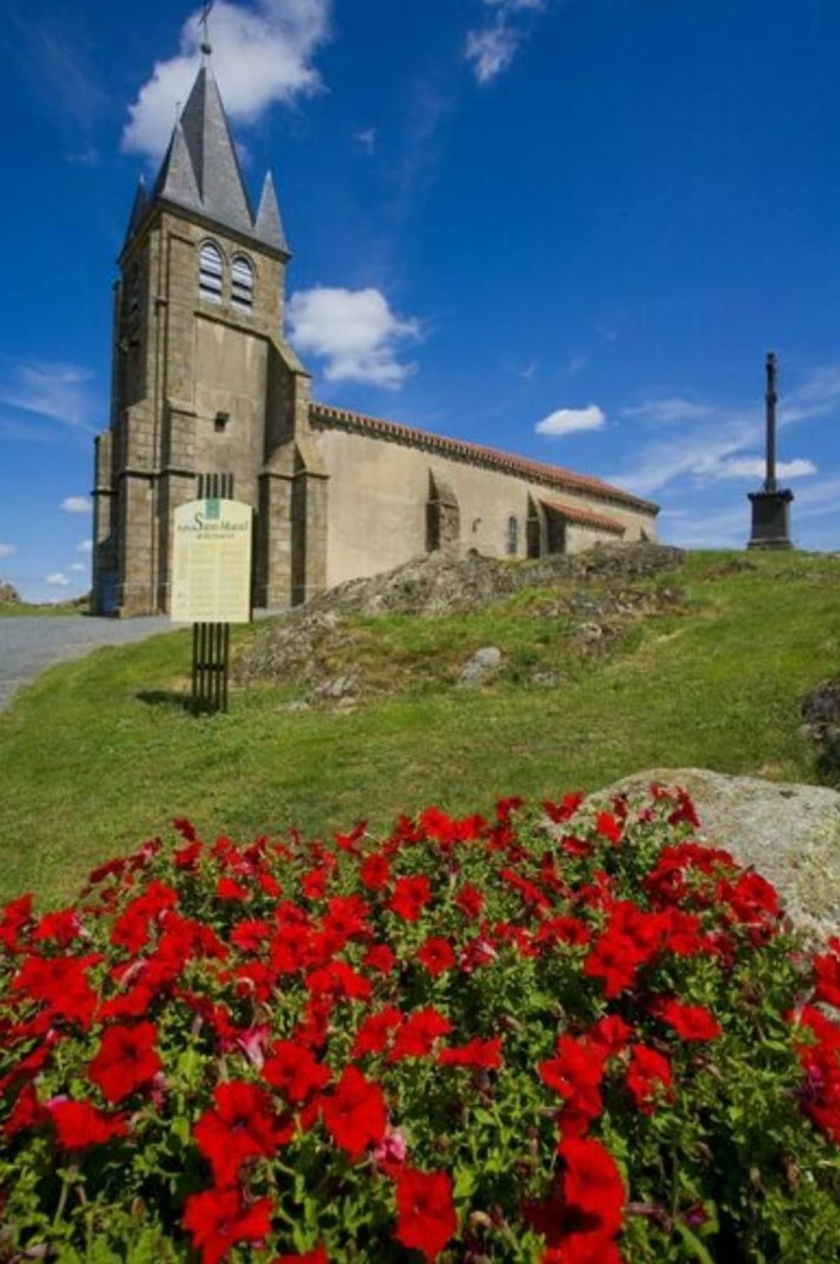 Du château de Vignoux à l'église de Quinssaines - Domérat