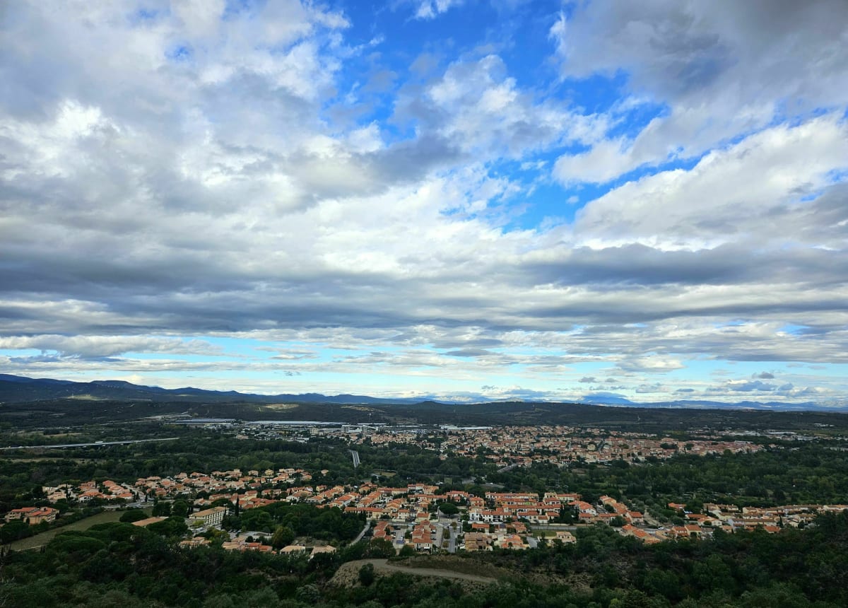 Montée sur le Pic Estelle avec belle vue sur le Vallespir - Le Boulou