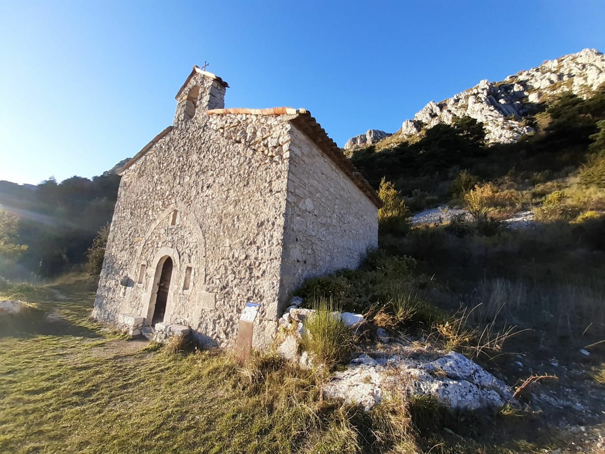 Balade au pied des falaises de Séranon - Séranon