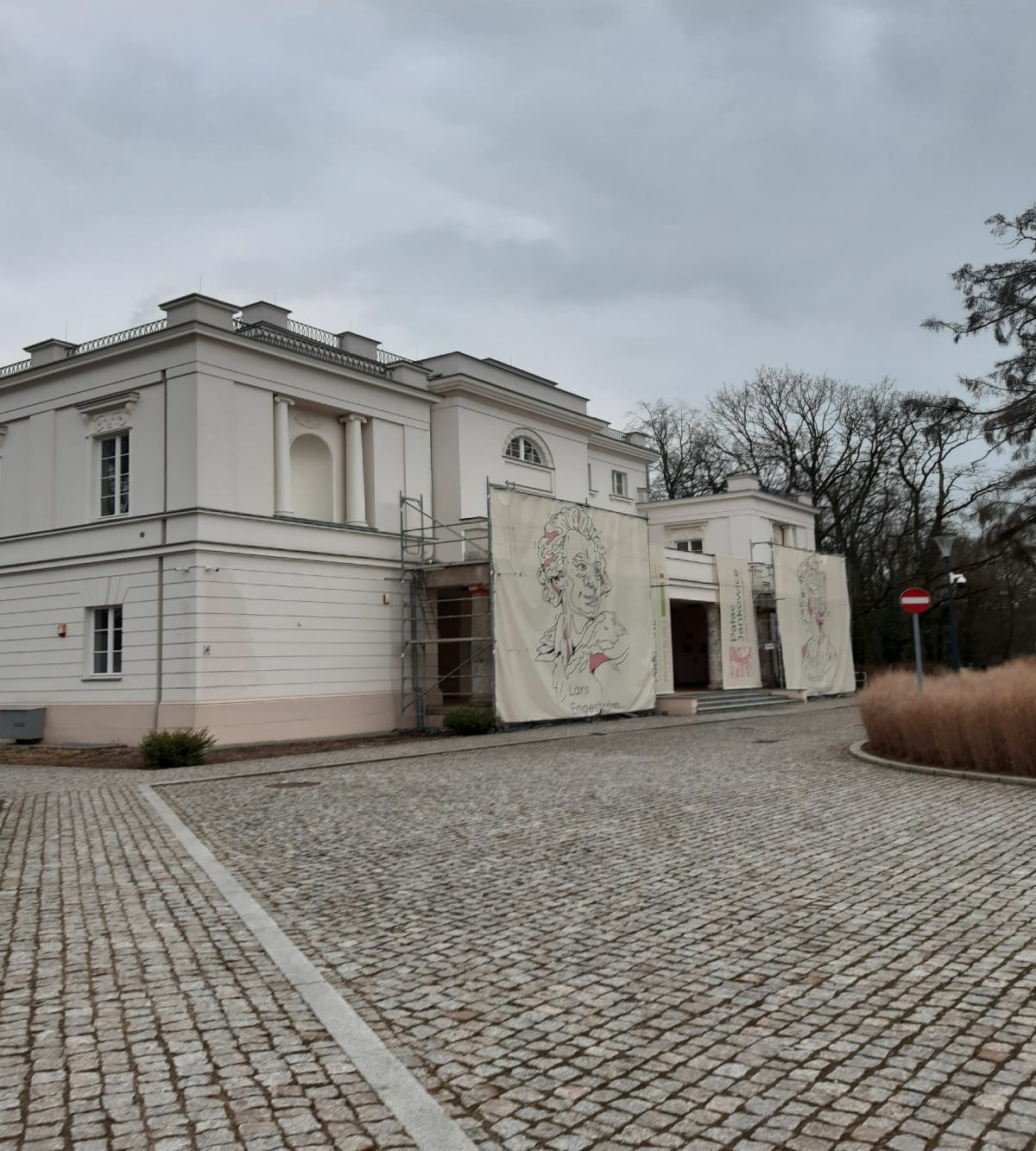 Spacer przy Pałacu w Jankowicach - Jankowice