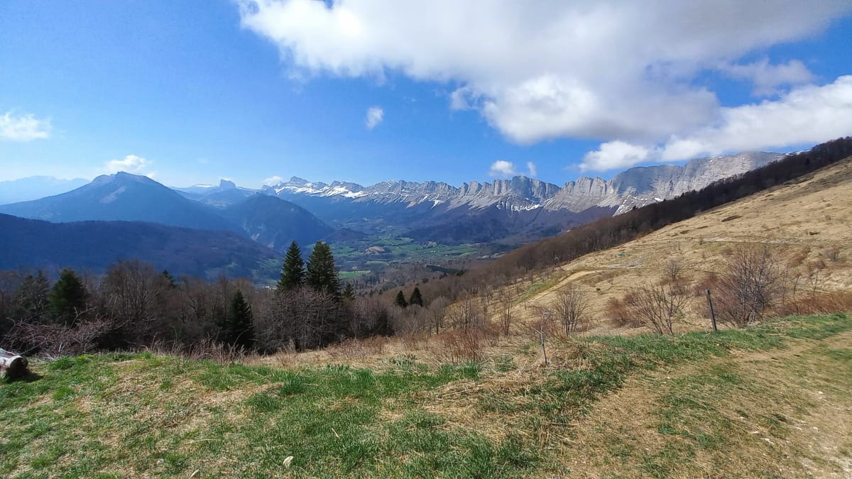Refuge de la Soldanenne (Vercors) et vue panoramique - Château-Bernard