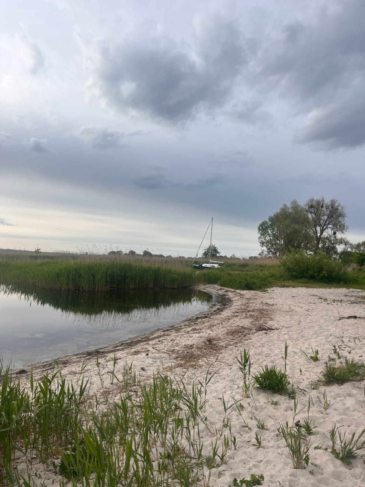 Spacerek wałem w Czarnej Łące i dwie plaże - Czarna Łąka