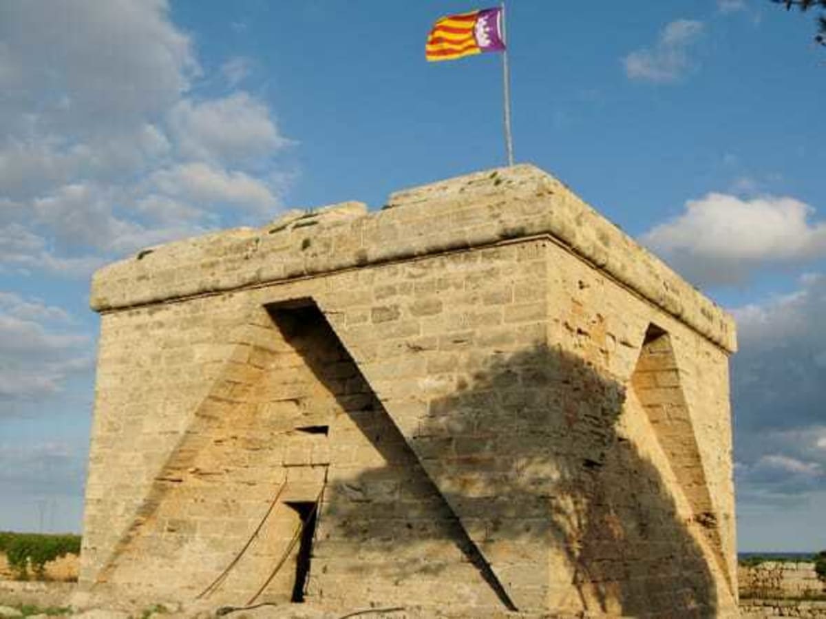 Randonnée à Sant Llorenç des Cardassar : Découverte du Castell de n'Amer - Cala Millor