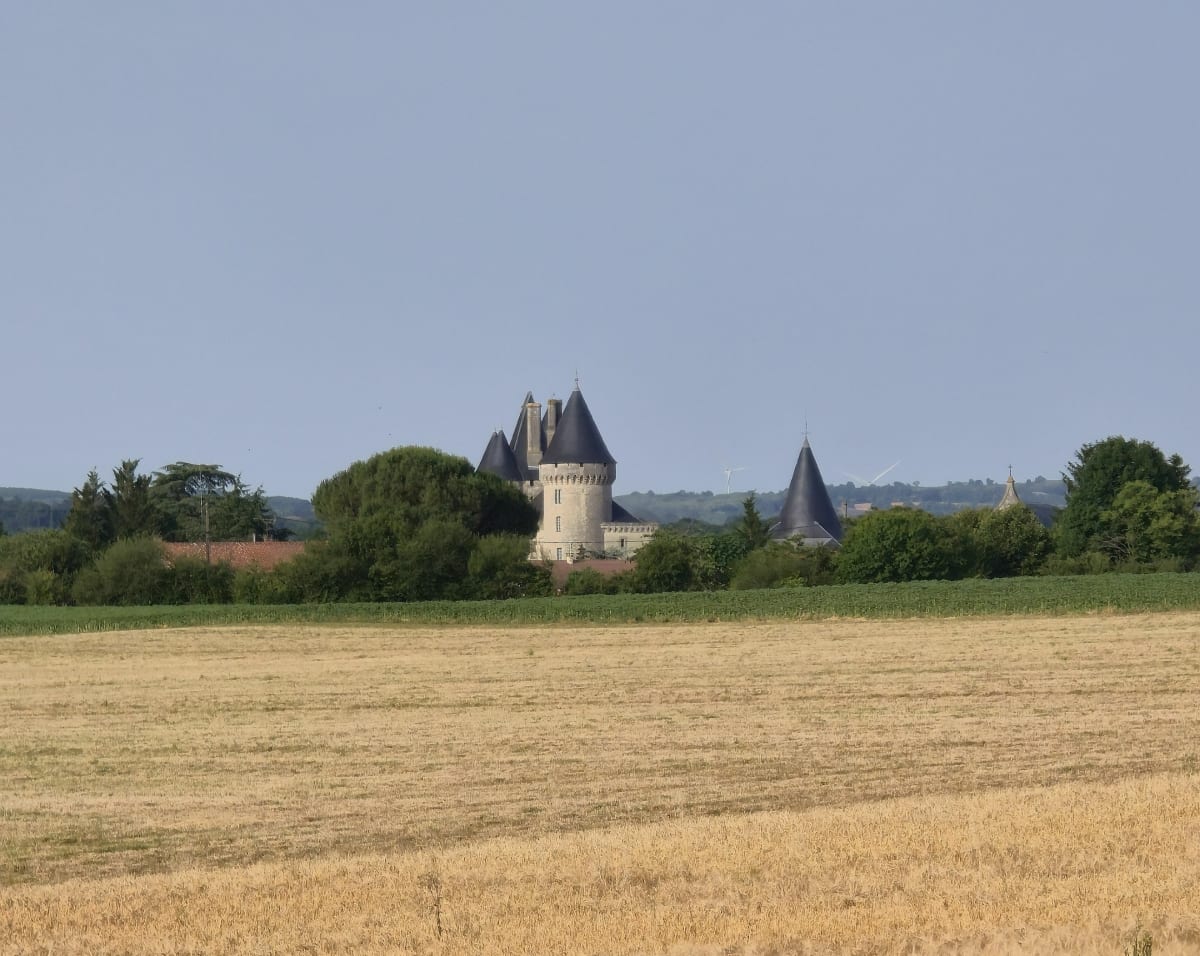 Balade entre éoliennes et Charente - Courcôme