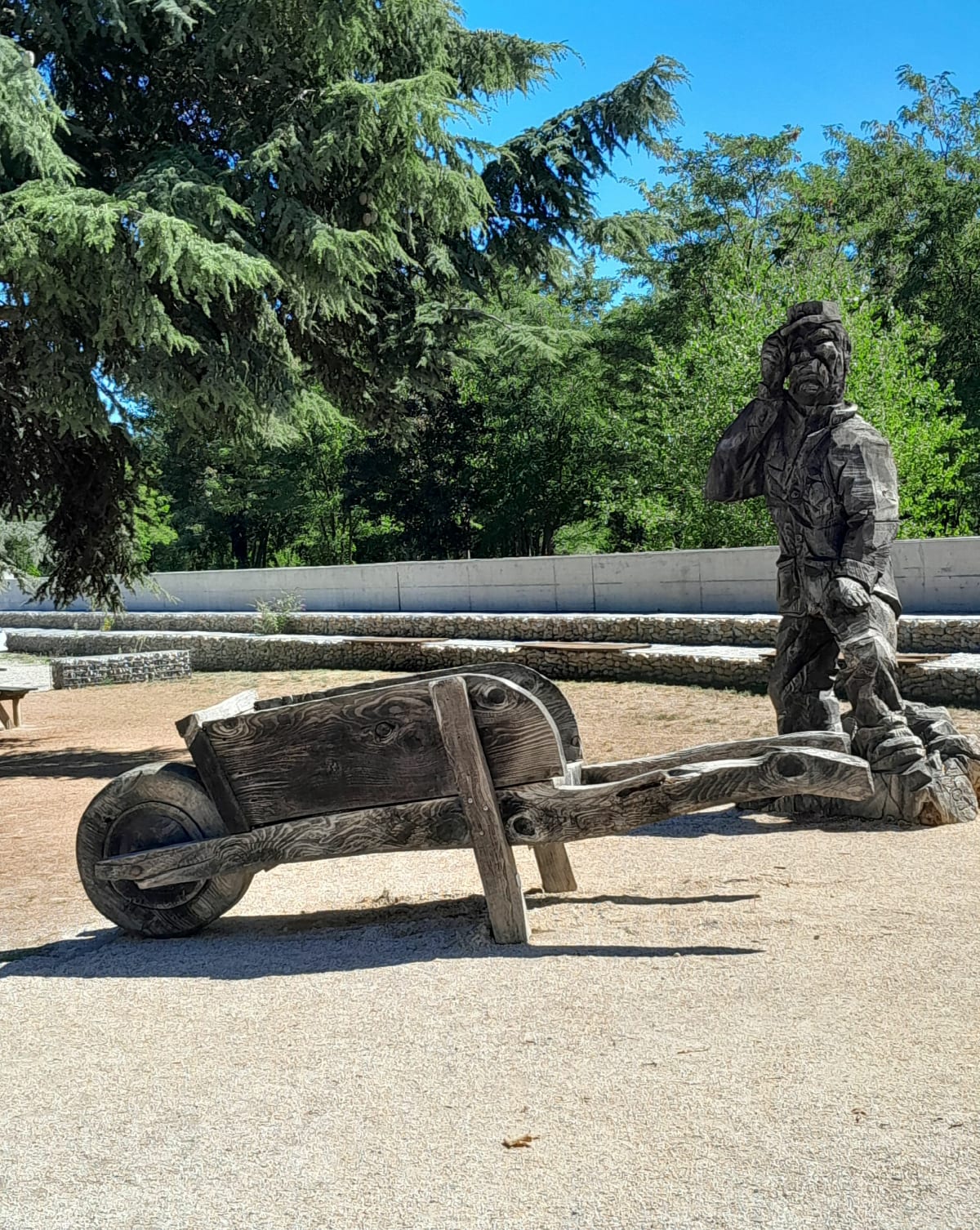 Hauterives et le facteur cheval, par Bois Chatelard - Myriam