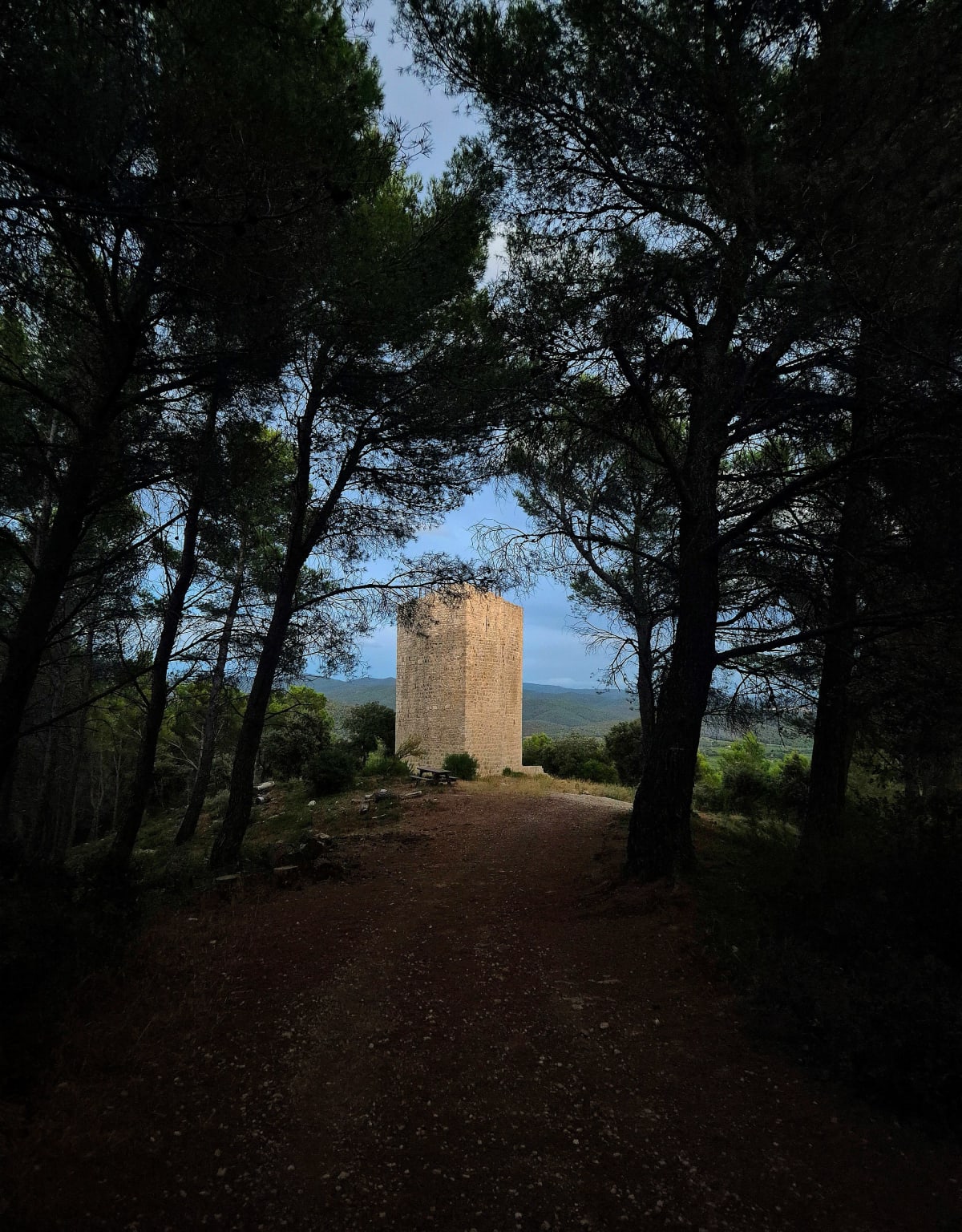 Marche au crépuscule vers la tour Faucon - Mickaël