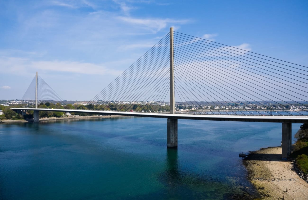 Randonnée pont de l'Iroise : pont sur pylônes et câbles