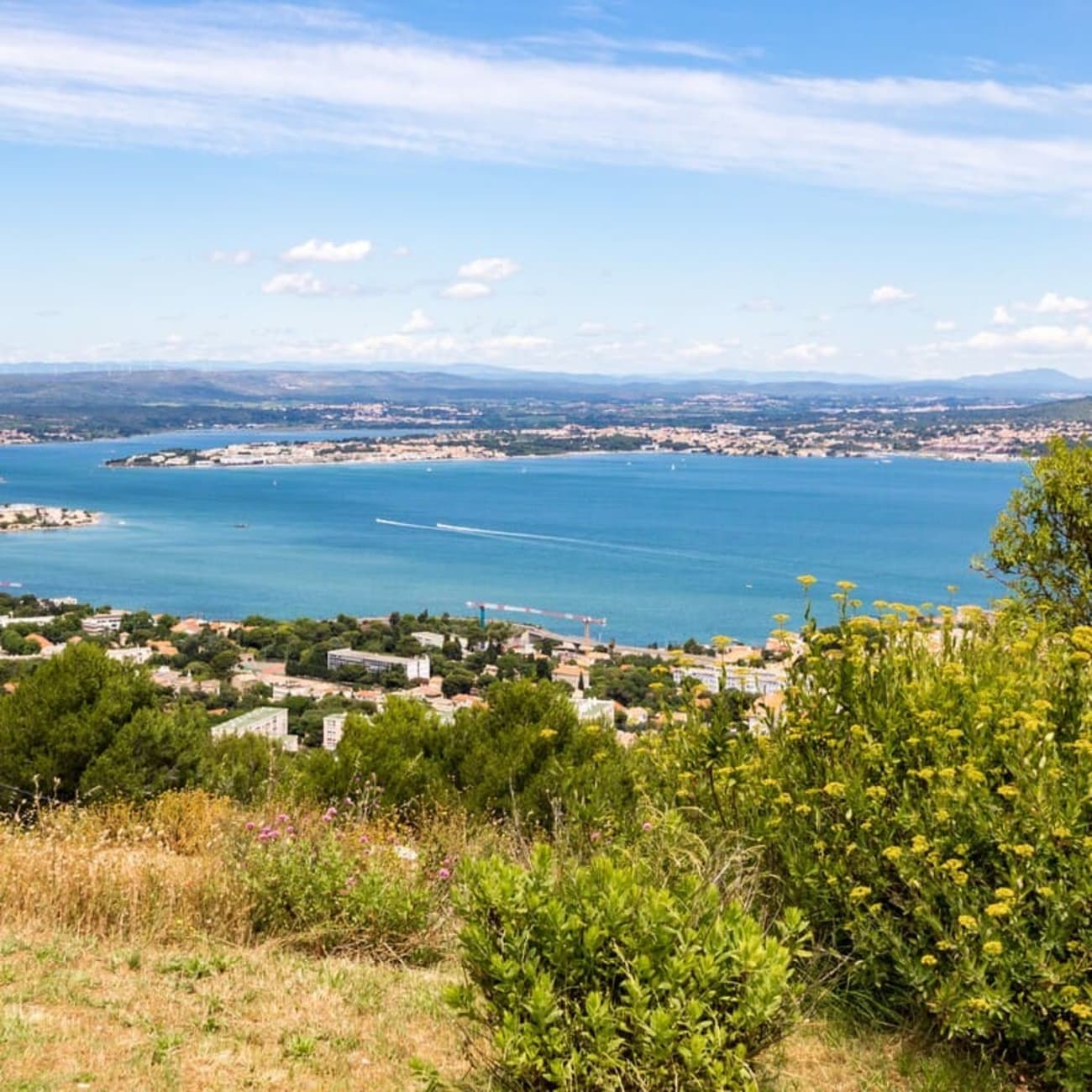 Mont Saint-Clair à pied: vue sur l'étang de Thau depuis la panoramique