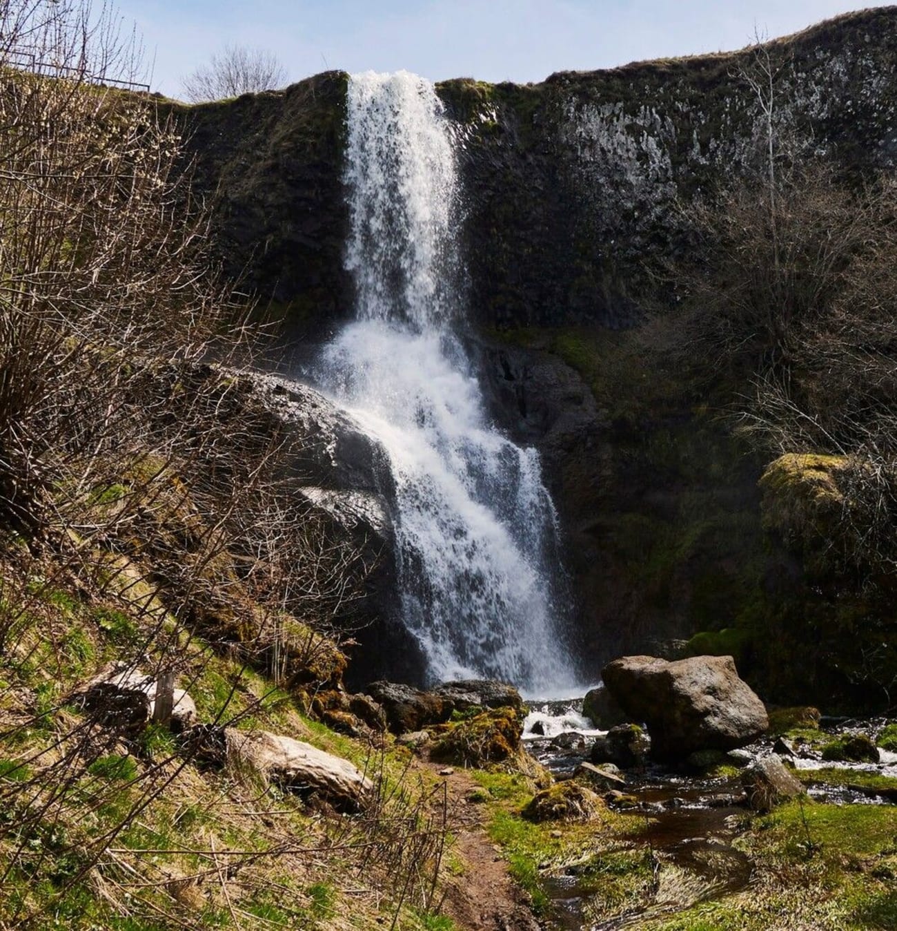 Photo de la cascade du Saillant dans le Cantal.
