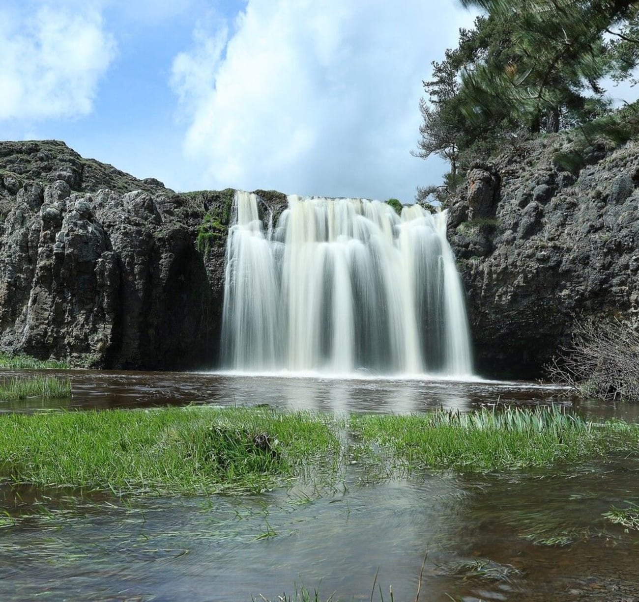 Photo de la cascade des Veyrines dans le Cantal