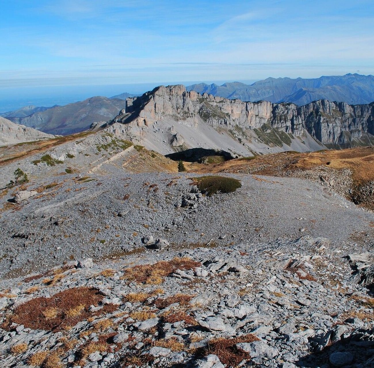 Randonnée Pau : vue sur le pic d'Anie dans le Béarn.