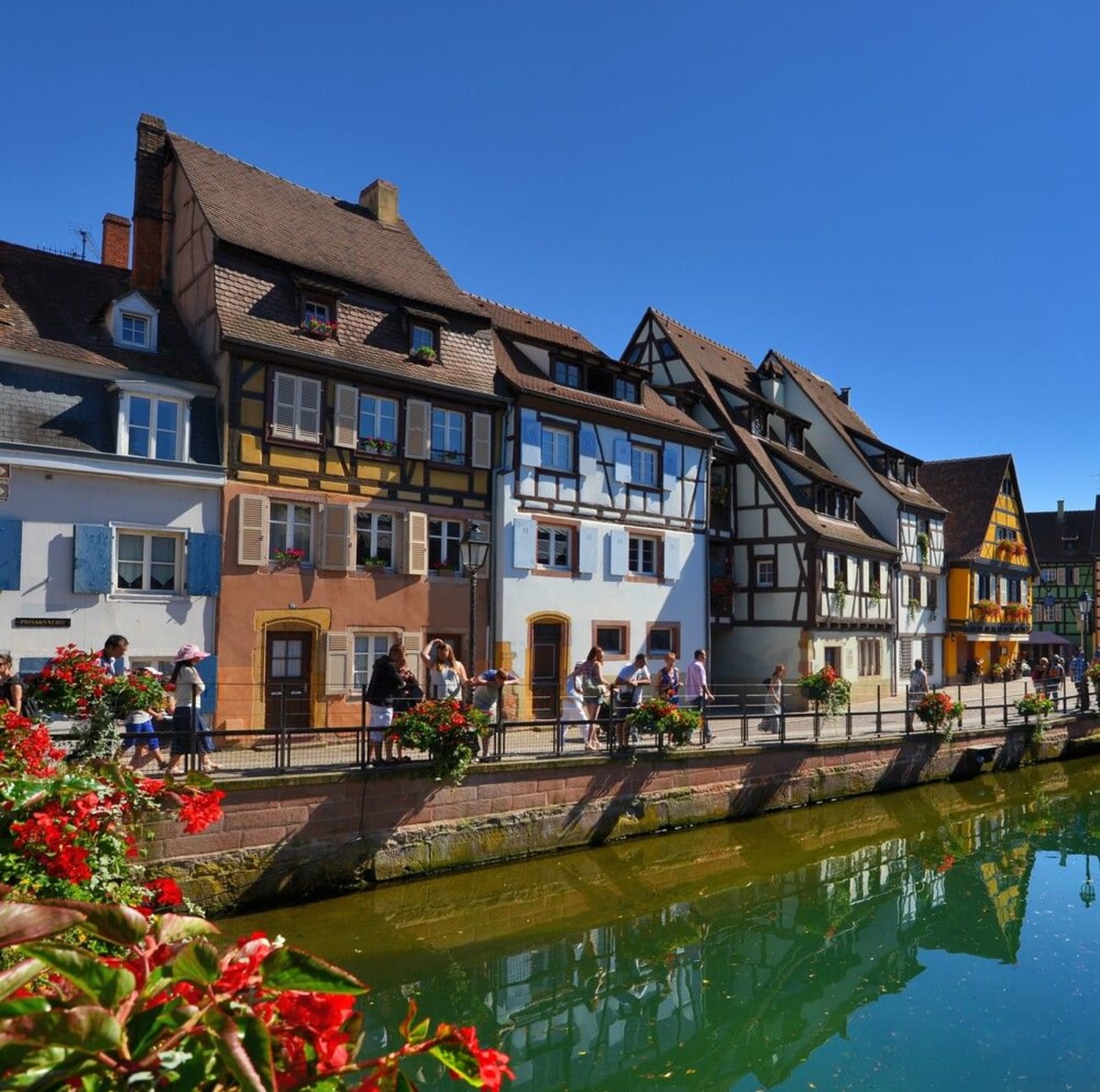 Maisons aux façades colorées sur les bords de Seine de Rouen.