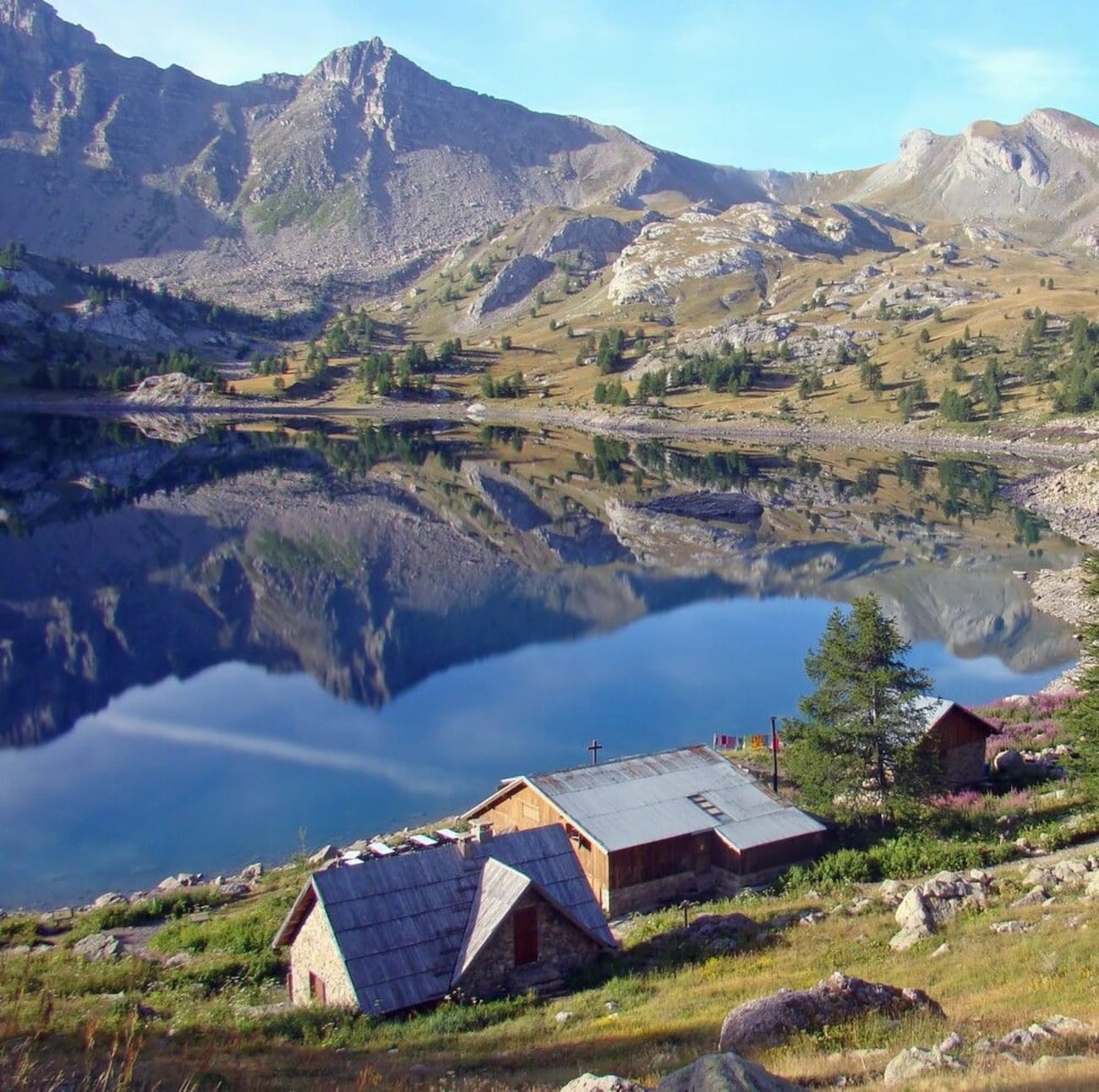 Photo du refuge du lac d'Allos.