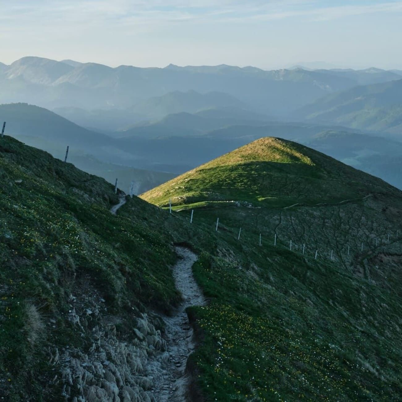 Randonnée pic d'Orhy : vue sur le sentier menant au pic d'Orhy depuis Larrau