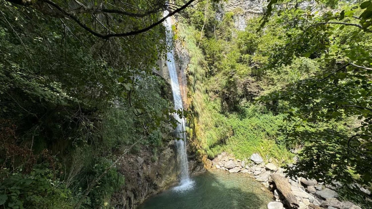 Vue sur la cascade de Séris non loin de Laruns.