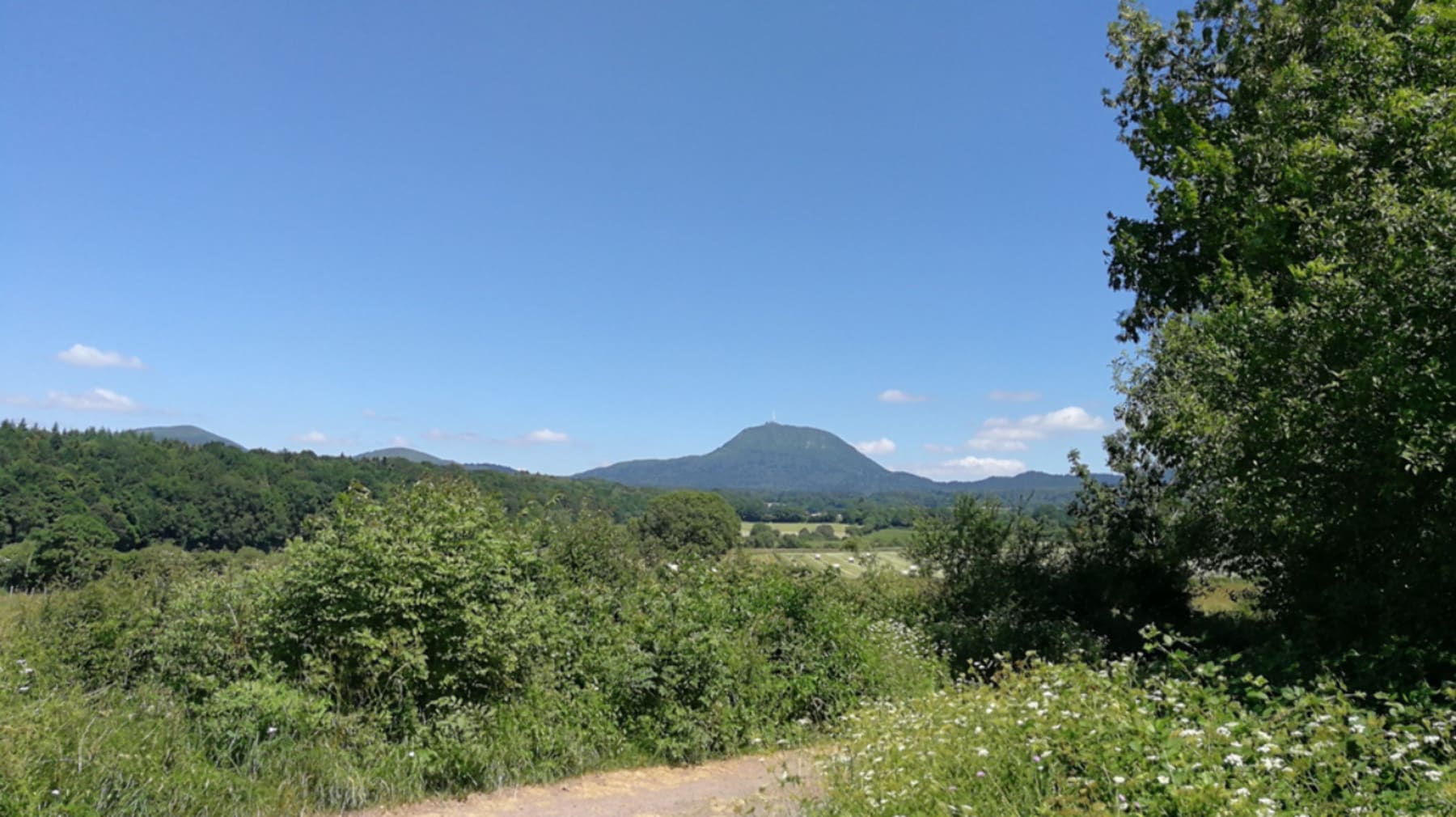 Randonnée Saint-Gènes-Champanelle - Slalom entre les monts du Puy-de-Dôme et bivouacs perchés